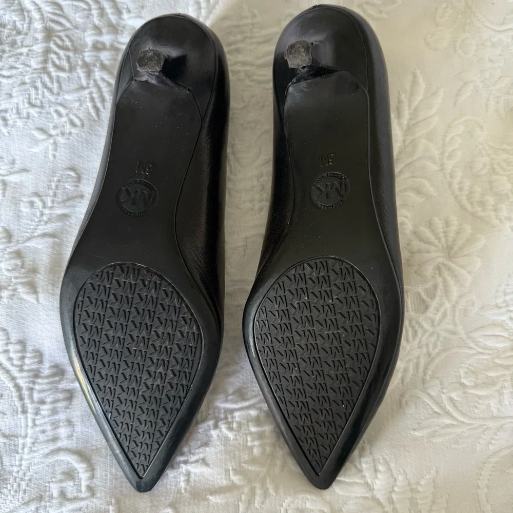 Michael KORS Black Leather Kitten Heel Pumps Size 6